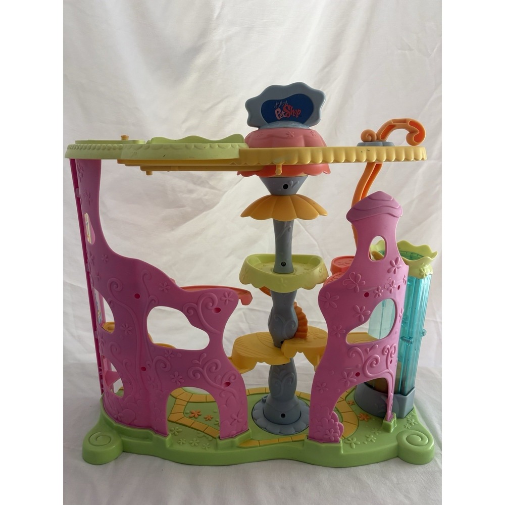 LPS Authentic Littlest Pet Shop Round and Round Pet Town Playset Hasbro 2006
